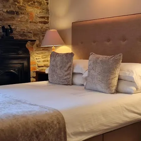Camelot Castle Hotel 3*