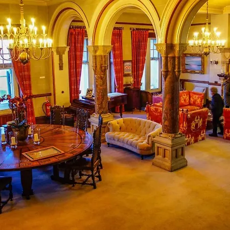 Отель Camelot Castle